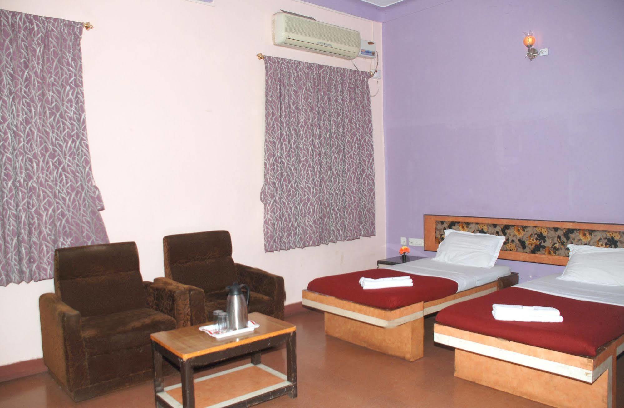 Kstdc Hotel Mayura Vijayanagara Hospet Exterior photo